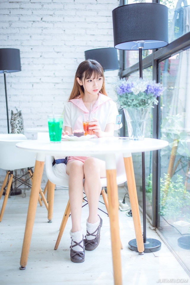 情愿让日子过得忙迫，也不要让日子过得无聊。——罗兰